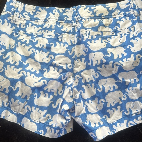 Lilly Pulitzer blue  and White Elephant Print Women's Shorts - Picture 3 of 3